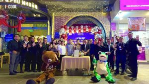 Đại diện các chi nhánh chung vui cùng ICOOL Phan Xích Long